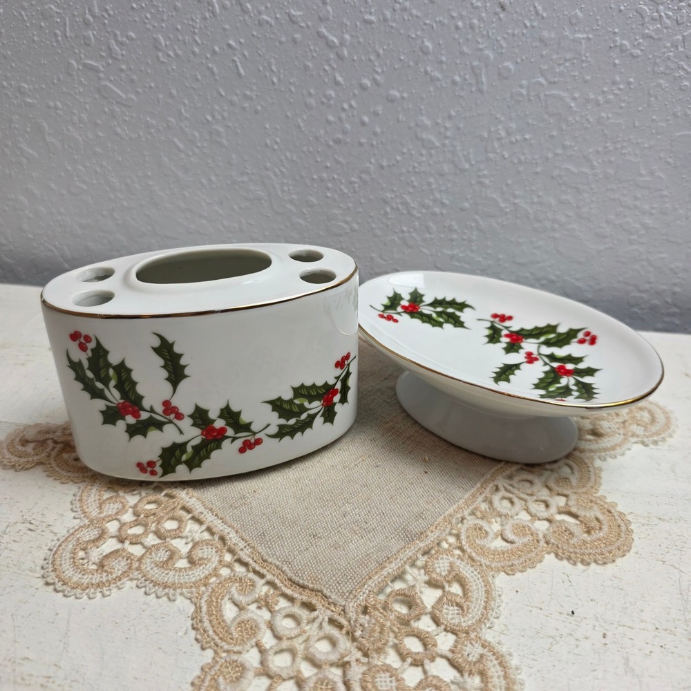 Vintage Christmas Holly Berry Ceramic‎ Toothbrush Holder & Soap Dish Gold Trim